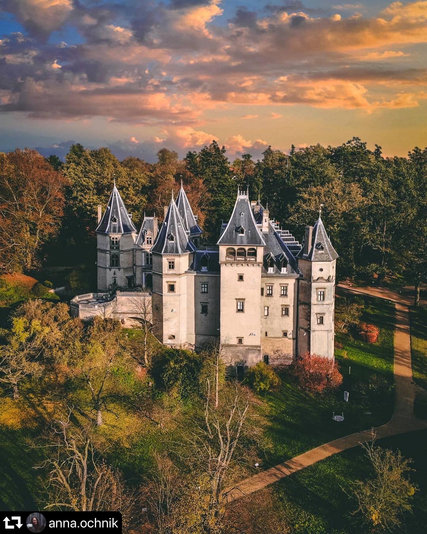 The photo shows Zamek i Park w Gołuchowie